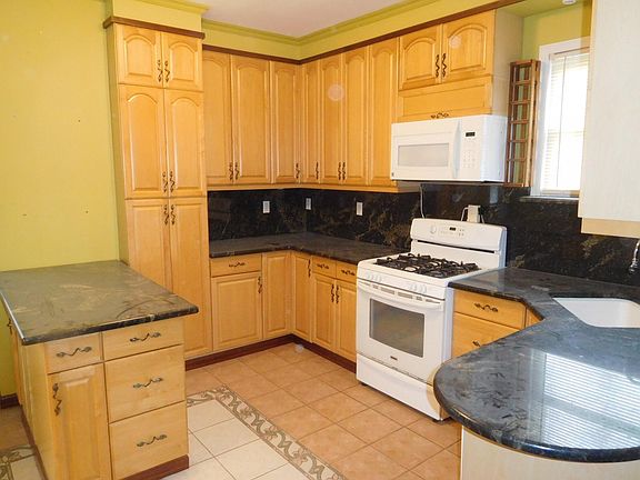 3rd image of 253 Livingston Ave #2