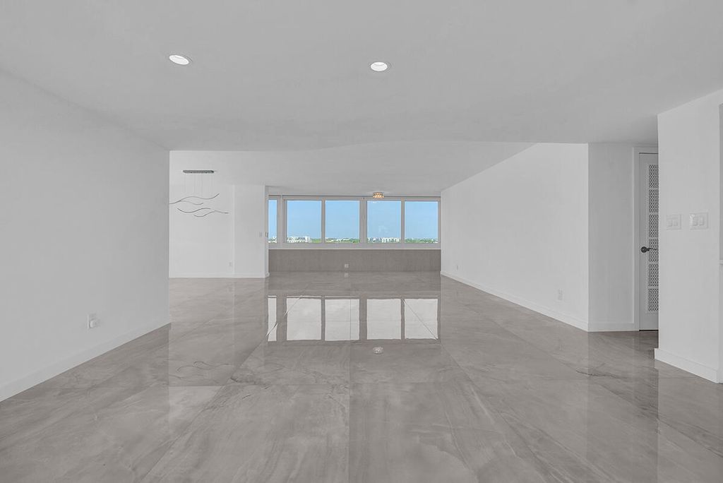 201 N Riverside Drive #802, photo 5