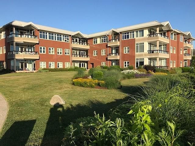 1st image of 341 Thames St Unit 301