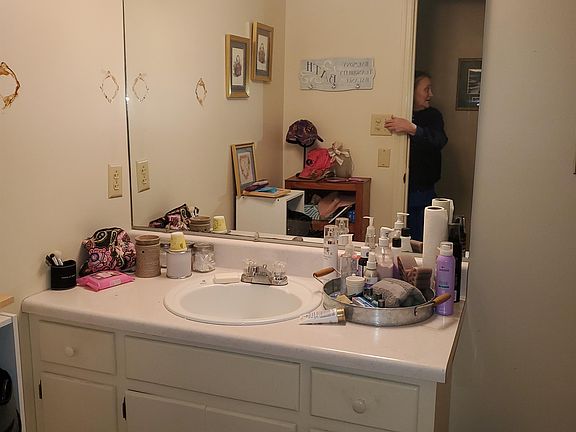 5th image of 108 2nd Ave #1