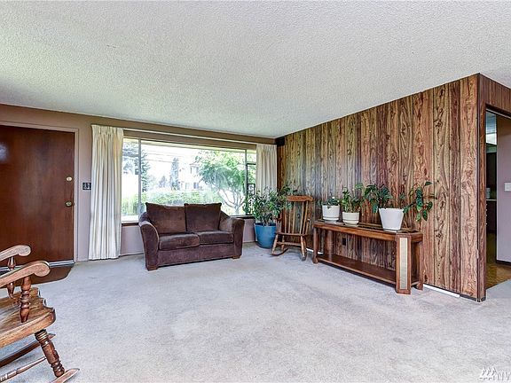 4th image of 6812 190th St SW