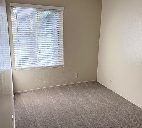 5th image of 737 Rockwell Pl