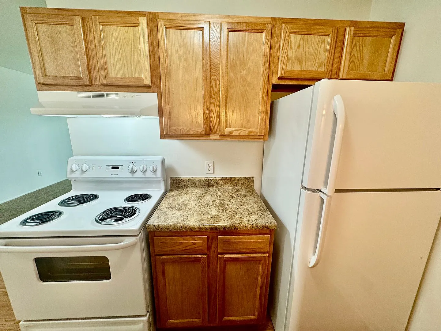 2nd floor, Remodeled 1 Bd. Greenway Park - Free Rent until November 1st!! — Photo 4