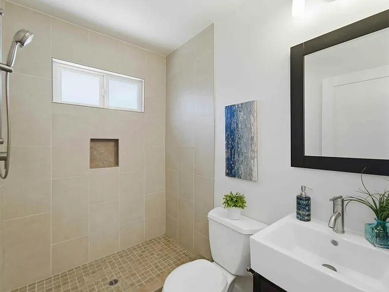 313 N Milton Ave — Photo 11