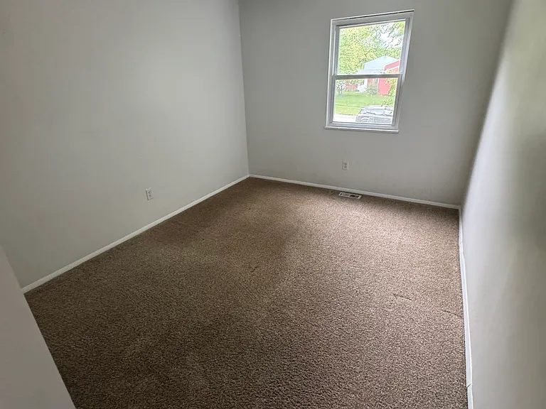 8895 Fairlane Dr — Photo 10