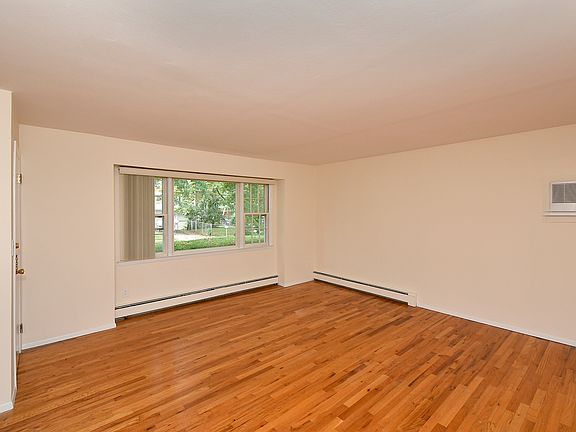 5th image of 62 Valentine Ave