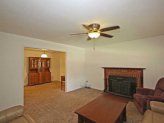 5th image of 322 Sharon Dr