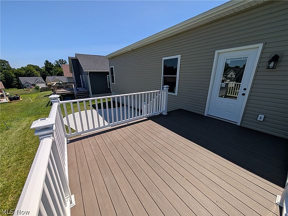 5th image of 385 Thorn Way