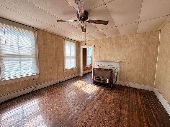 2nd image of 581 Roxbury St