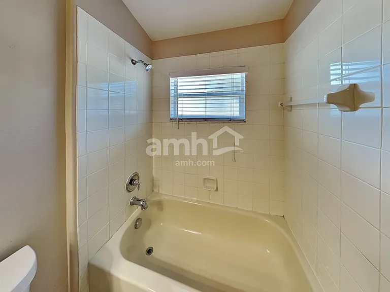 2305 Lawrence Hall St — Photo 19