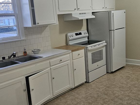 5th image of 3408 W Lloyd St