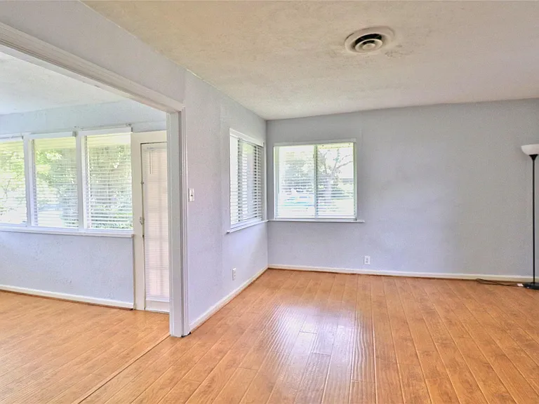 3210 Cloverdale St — Photo 7