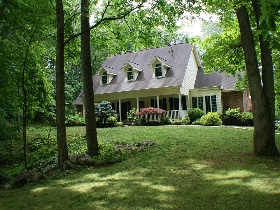 1st image of 441 Lake Dr