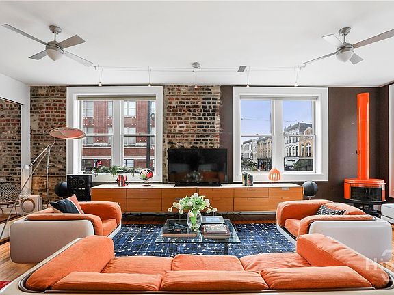 4th image of 204 W Broughton Street #201