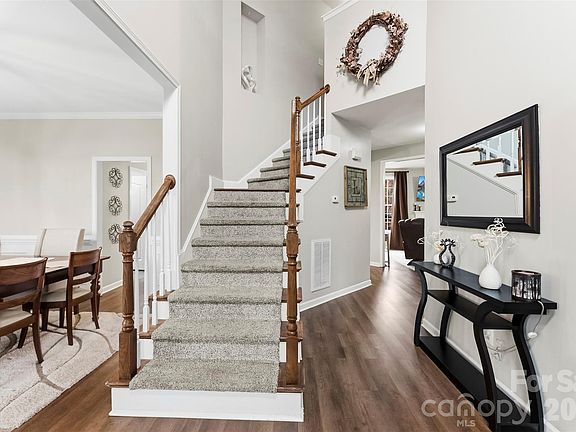3rd image of 3114 Apricot Ln