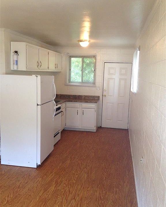 1st image of 825 15 1/2 St APT 3