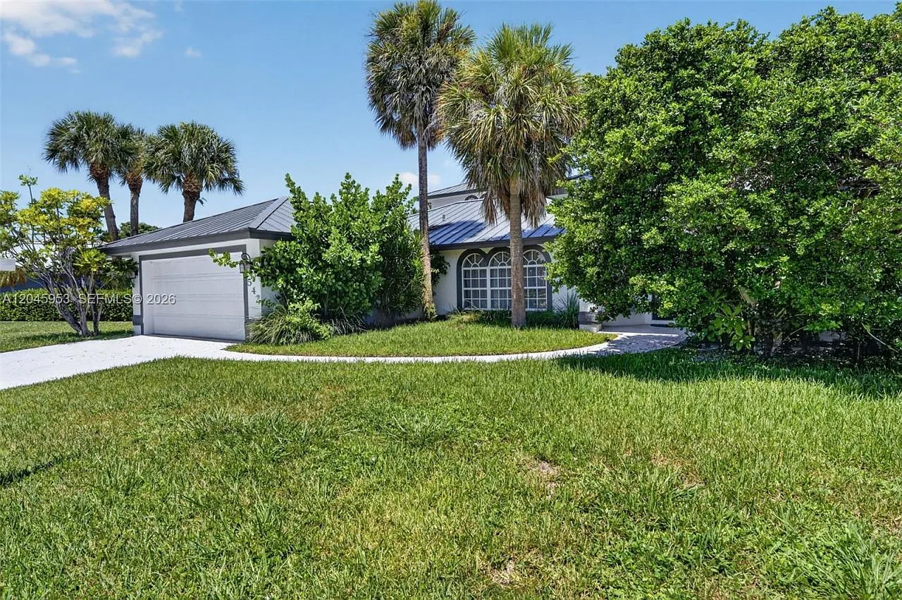5 bed, 4.0 bath, 4035 sqft, $8,500 — Photo 3