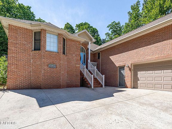 3rd image of 284 Forest Hill Dr