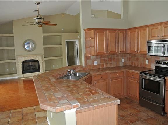 Kitchen w/stainless steel