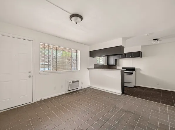 2712 Oakcliff St APT 5, Houston, TX 77023