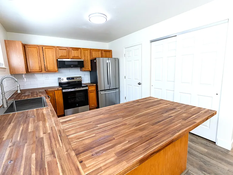1240 Bunting Ave #1 — Photo 2
