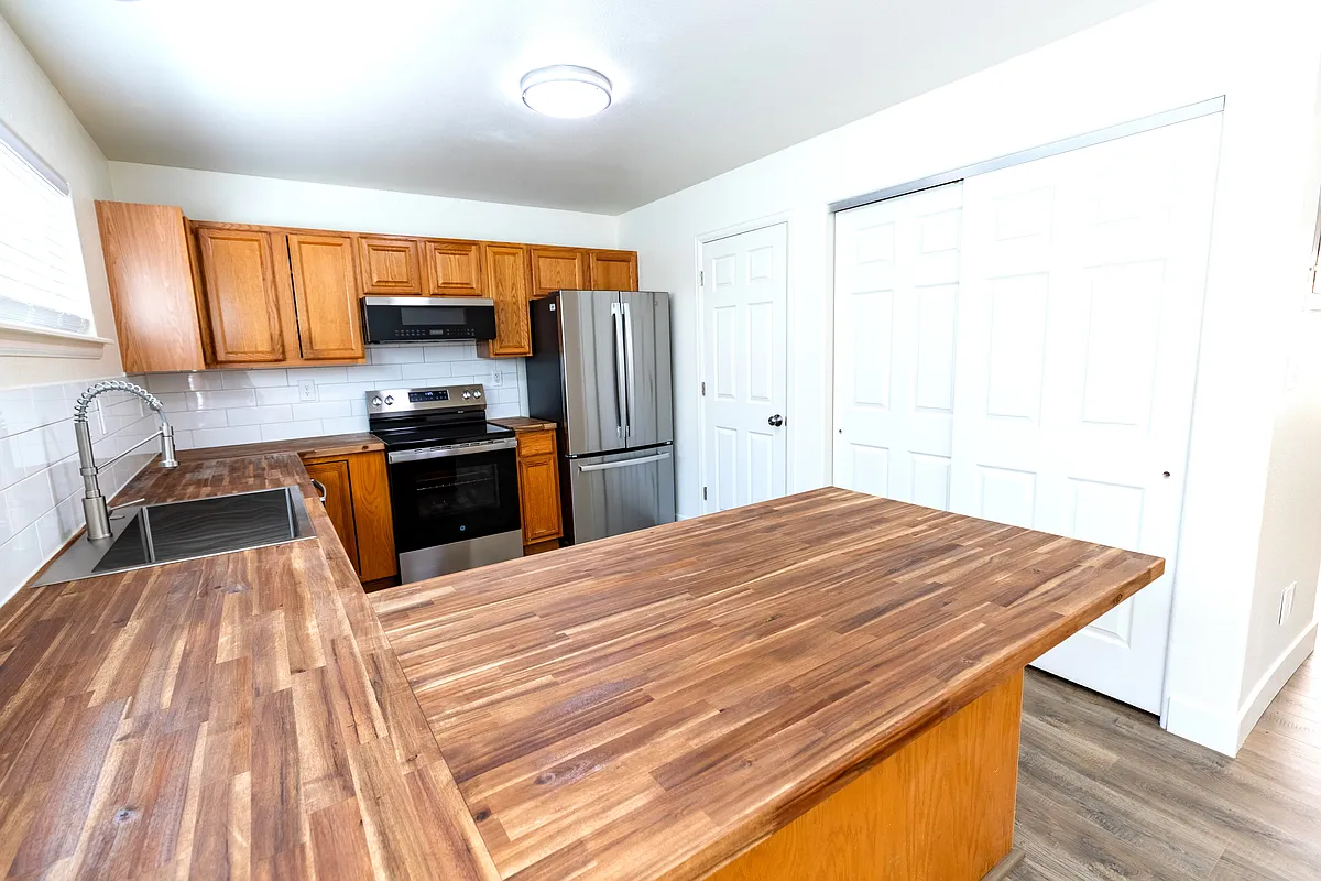 Building Photo - 1240 Bunting Ave #1