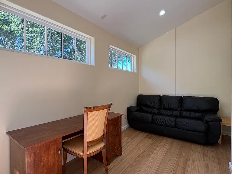 Oakhill Ave — Photo 17