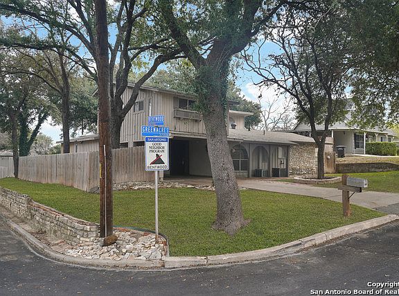 2nd image of 3219 Greenacres Dr