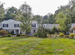 490 Laurelbrook Dr, Chagrin Falls, OH 44022