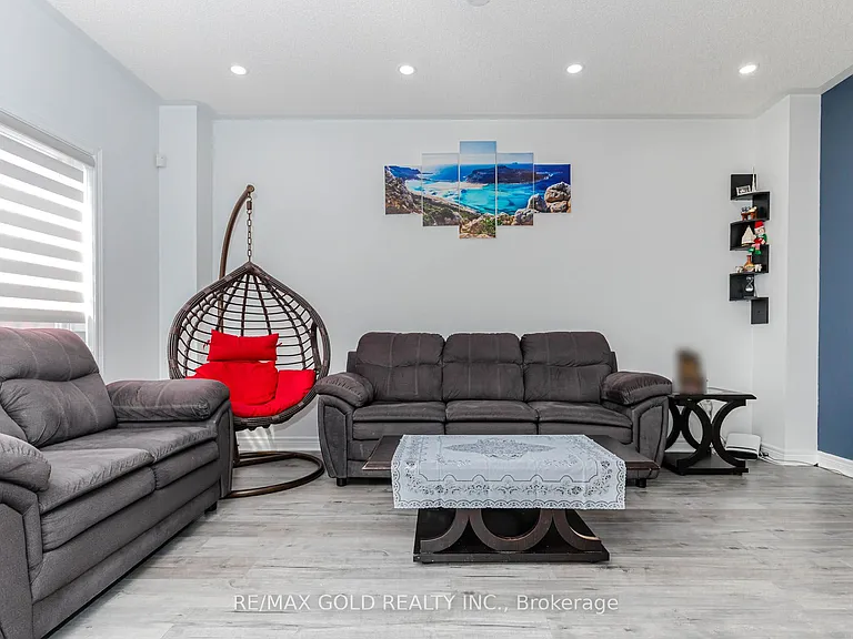 93 Footbridge Cres #UPPER LEVEL ONLY — Photo 7