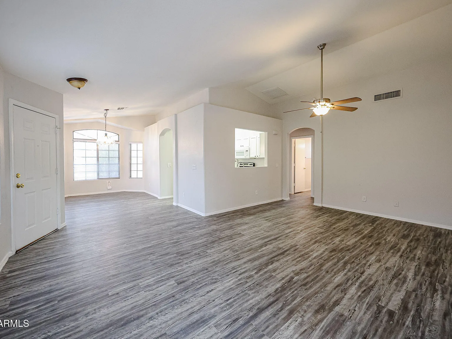 3 bed, 2.0 bath, 1280 sqft, $2,050 — Photo 4