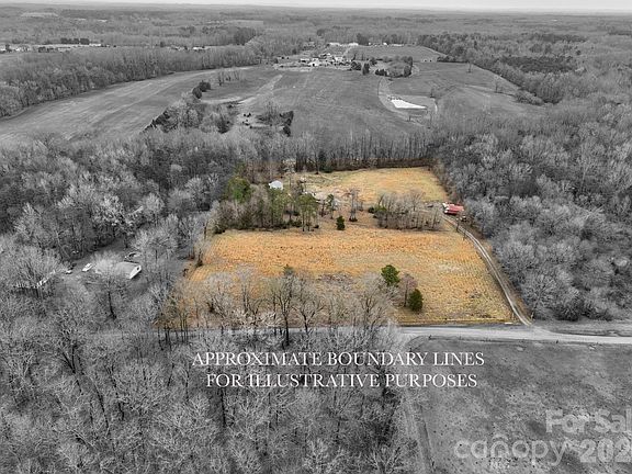 3rd image of 602 Rothrock Rd