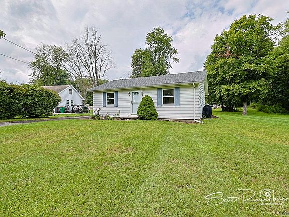 2nd image of 814 N Hillside Road