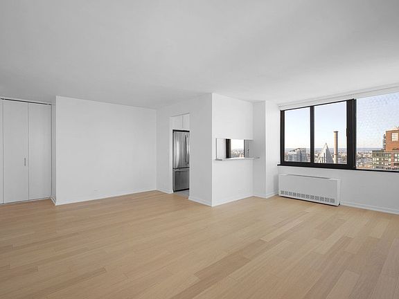 3rd image of 124 W 60th St APT 32L