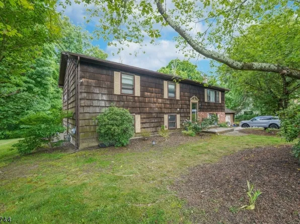 48 Yorkshire Ave, West Milford Twp., NJ 07480