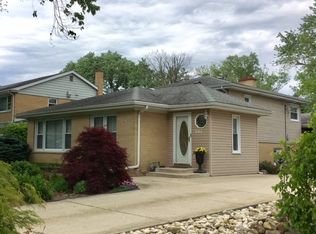 541 Sycamore Ave, Roselle, IL 60172