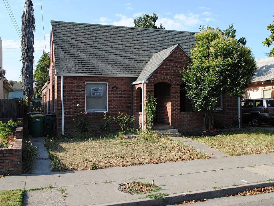 1st image of 130 E Wyandotte St