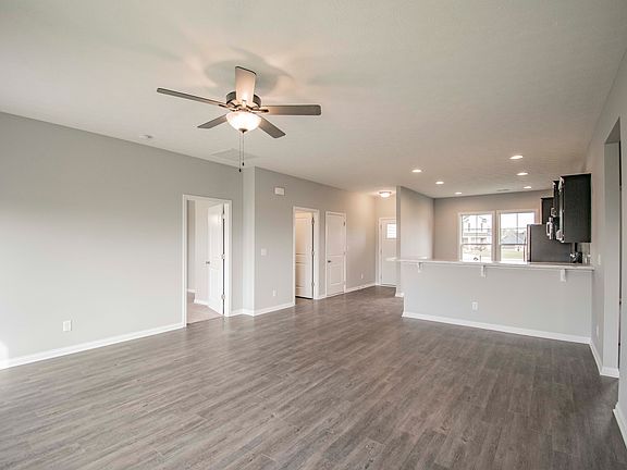 5th image of 215 Wilson Cir
