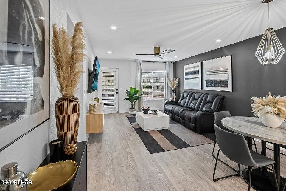 2 bed, 2.0 bath, 915 sqft, $1,800 — Photo 2