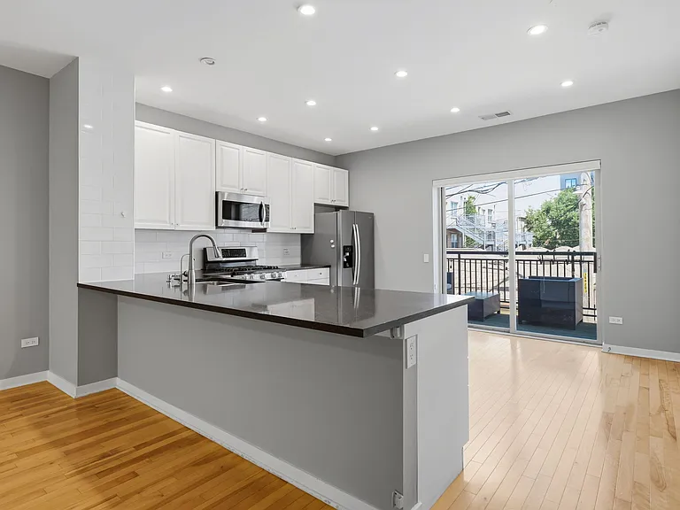 1214 W Grenshaw St — Photo 11