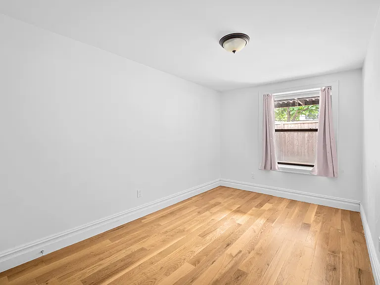 606 Van Buren St #1 — Photo 4