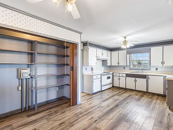 5th image of 203 Reynolds St NW