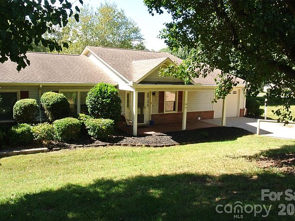3rd image of 112 Holly Ct