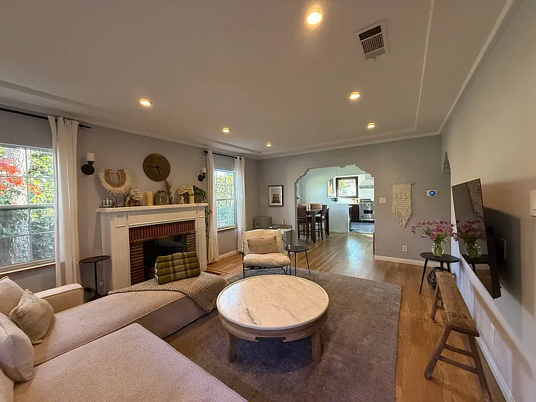 2591 Amherst Ave — Photo 12