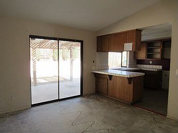 5th image of 15368 Juniper Ave