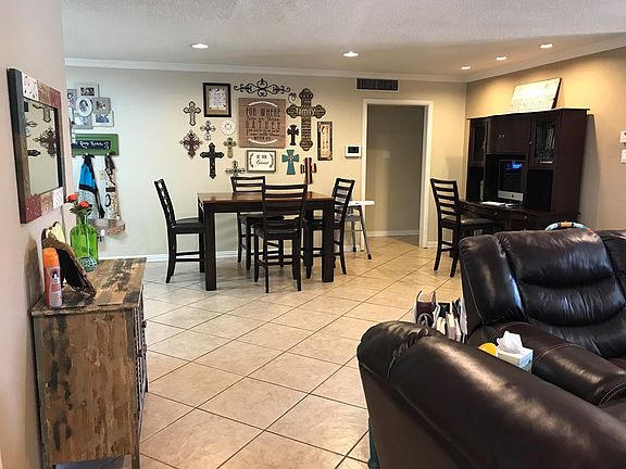 4th image of 1424 Custer Ave