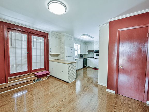 2nd image of 384 Hillcrest St