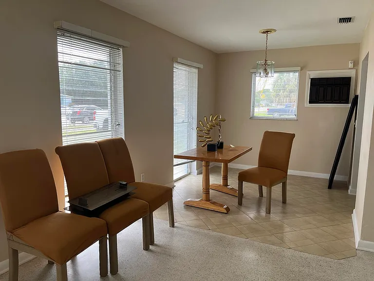 213 NE Prima Vista Blvd — Photo 3
