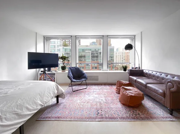 300 E 33rd St, New York, NY