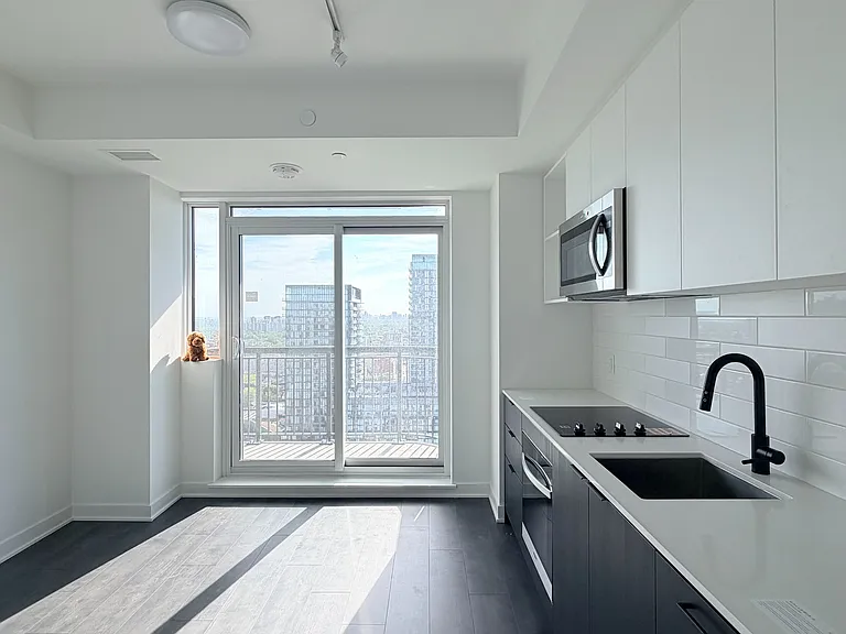 1185 Dupont St #2101 — Photo 8